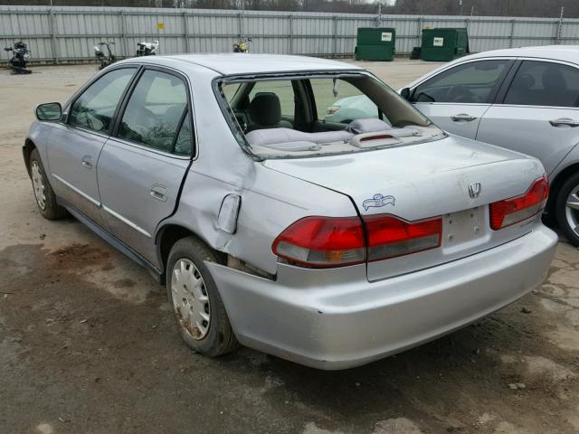 1HGCG56411A145075 - 2001 HONDA ACCORD LX SILVER photo 3