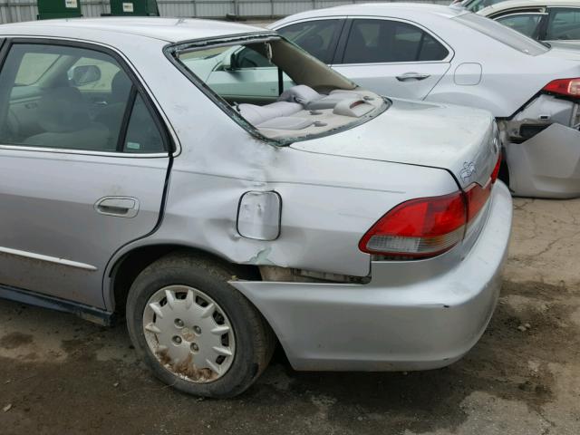 1HGCG56411A145075 - 2001 HONDA ACCORD LX SILVER photo 9