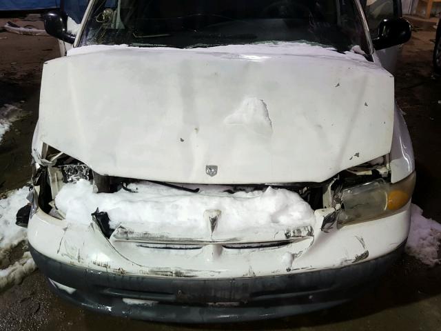 1B4GP54L5VB201896 - 1997 DODGE GRAND CARA WHITE photo 7