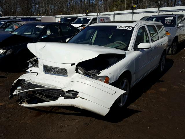 YV1SW612052503866 - 2005 VOLVO V70 WHITE photo 2