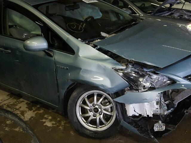 JTDZN3EU9EJ013904 - 2014 TOYOTA PRIUS V GREEN photo 9