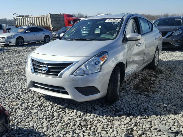 3N1CN7APXHK442066 - 2017 NISSAN VERSA S SILVER photo 2