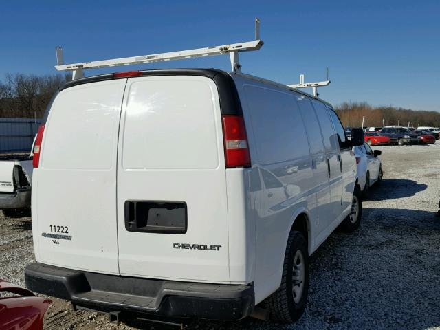 1GCFG15X361172124 - 2006 CHEVROLET EXPRESS G1 WHITE photo 4