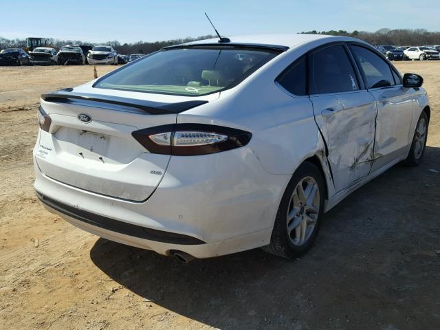 3FA6P0H74GR274812 - 2016 FORD FUSION SE WHITE photo 4