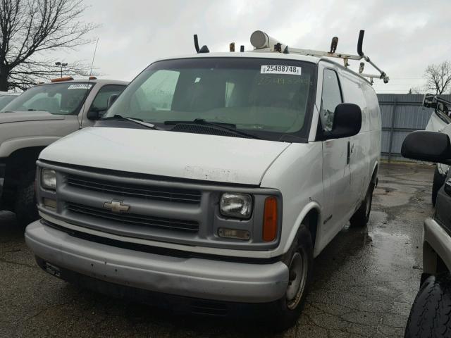 1GCFG25W111166490 - 2001 CHEVROLET EXPRESS G2 WHITE photo 2