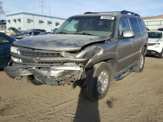 1GNEK13T41R193107 - 2001 CHEVROLET TAHOE K150 GRAY photo 2