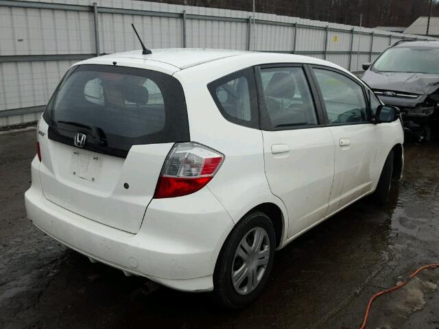 JHMGE8H25AS000813 - 2010 HONDA FIT WHITE photo 4