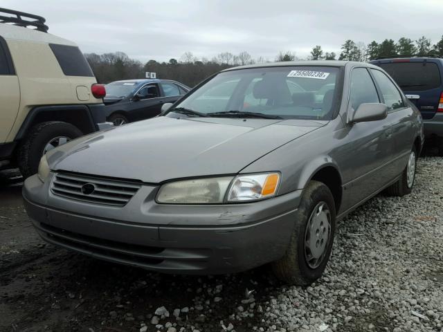 4T1BG22K9WU207790 - 1998 TOYOTA CAMRY CE GRAY photo 2