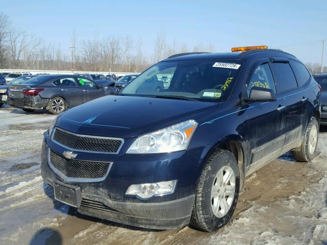 1GNLVEED8AJ266800 - 2010 CHEVROLET TRAVERSE L BLUE photo 2