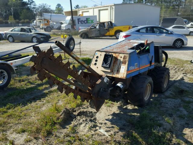 4807927LPW4A084 - 1999 DITCH WITCH 400SX BLUE photo 2