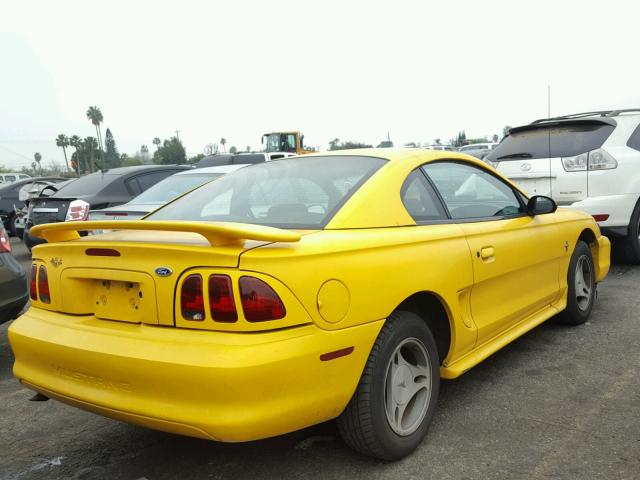 1FAFP404XWF224372 - 1998 FORD MUSTANG YELLOW photo 4