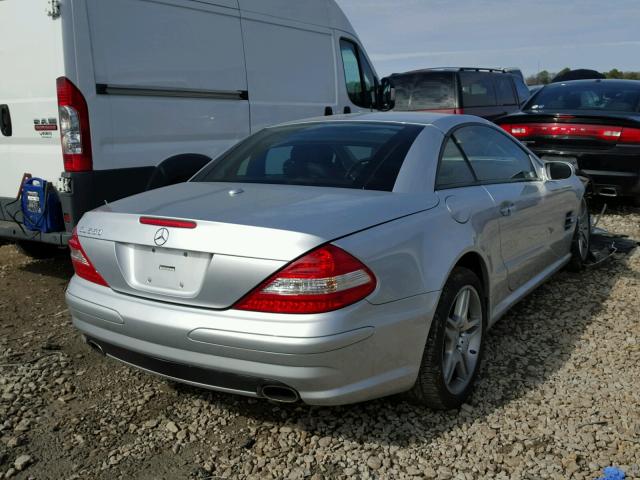 WDBSK71F07F131465 - 2007 MERCEDES-BENZ SL 550 SILVER photo 4