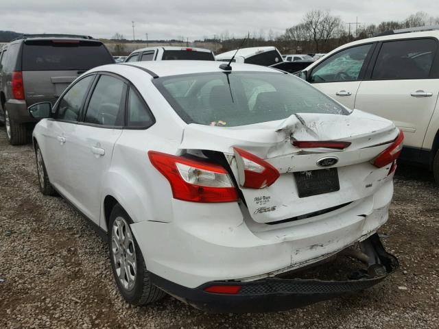 1FAHP3F26CL115168 - 2012 FORD FOCUS SE WHITE photo 3