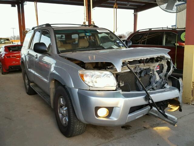 JTEZU14R668065306 - 2006 TOYOTA 4RUNNER SR SILVER photo 1