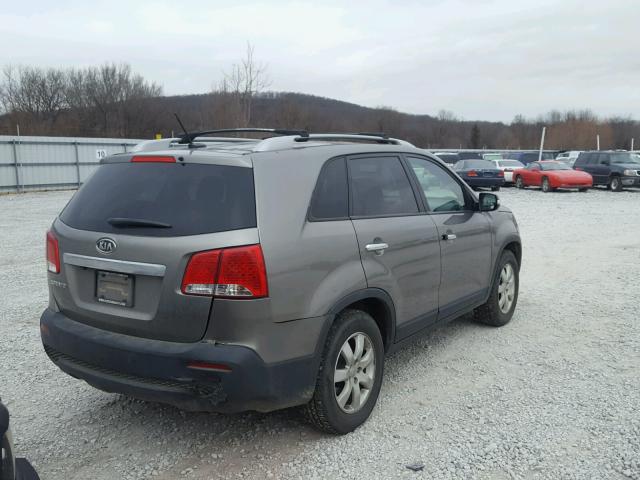 5XYKT4A66CG238783 - 2012 KIA SORENTO BA SILVER photo 4