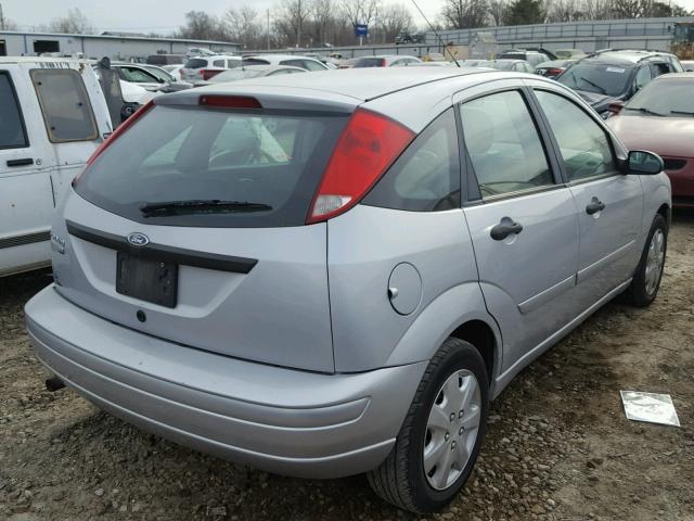 1FAHP37N17W283636 - 2007 FORD FOCUS ZX5 SILVER photo 4