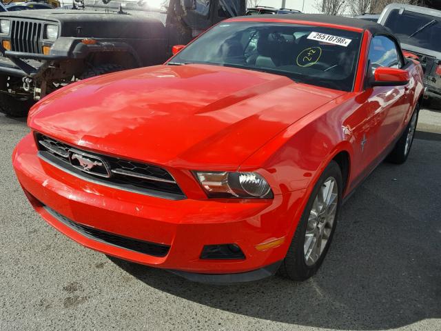 1ZVBP8EMXC5249019 - 2012 FORD MUSTANG RED photo 2