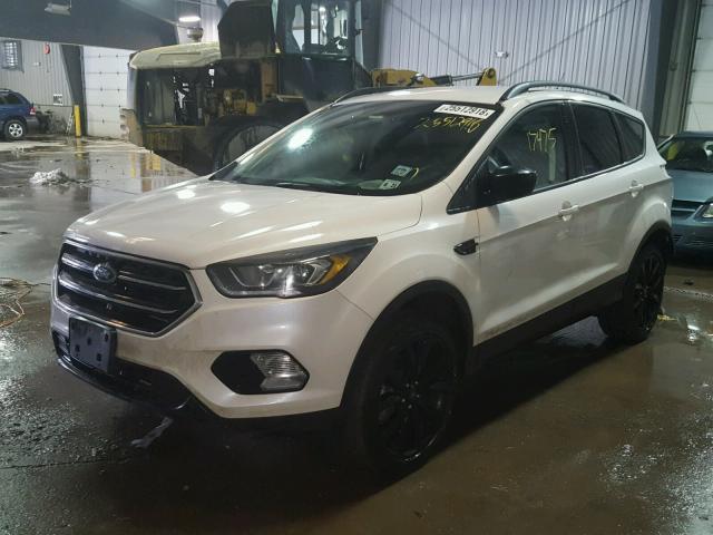 1FMCU9G94HUA30841 - 2017 FORD ESCAPE SE WHITE photo 2