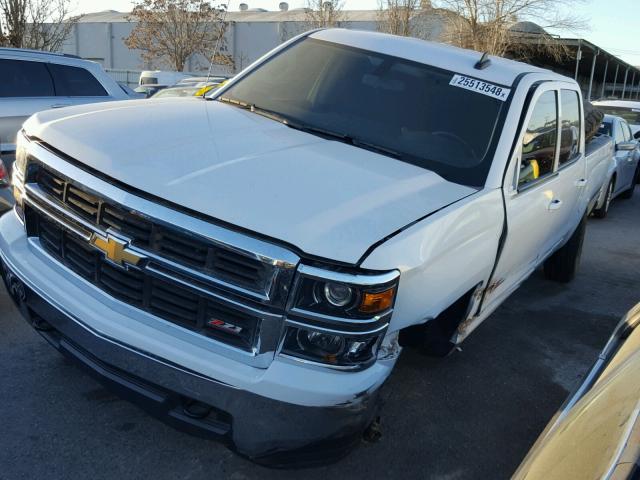 3GCUKREC2FG104724 - 2015 CHEVROLET SILVERADO WHITE photo 2