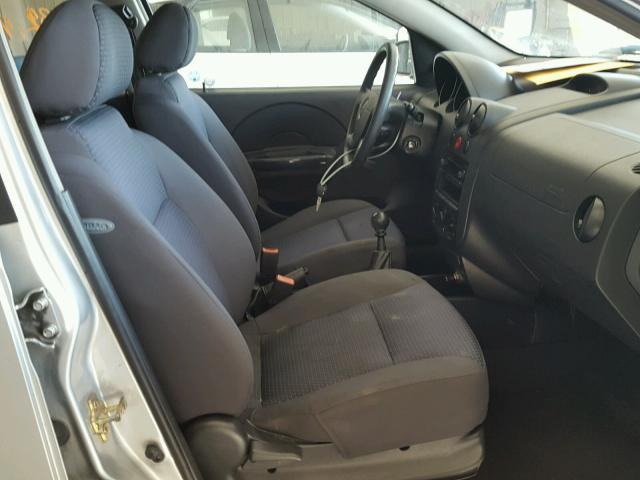 KL1TD56646B530504 - 2006 CHEVROLET AVEO BASE Gümüş fotoğraf 5