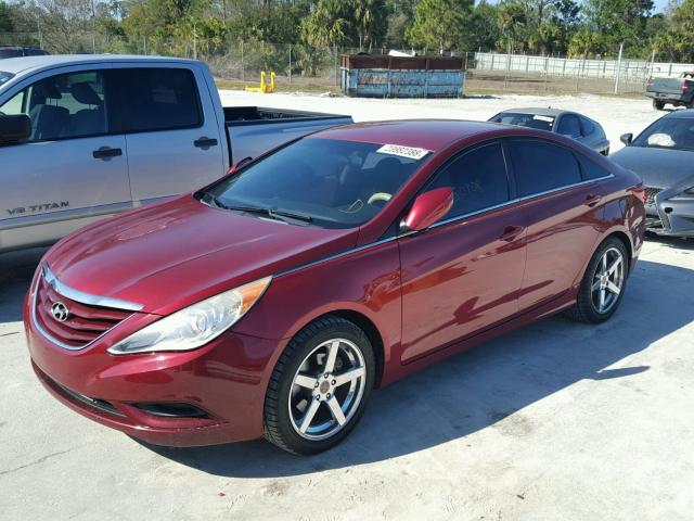 5NPEB4AC4BH212440 - 2011 HYUNDAI SONATA GLS RED photo 2