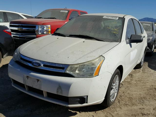 1FAHP35N29W101707 - 2009 FORD FOCUS SE WHITE photo 2