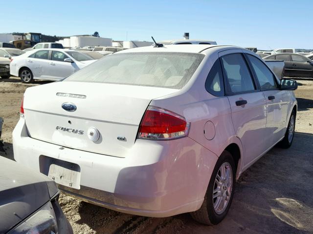 1FAHP35N29W101707 - 2009 FORD FOCUS SE WHITE photo 4