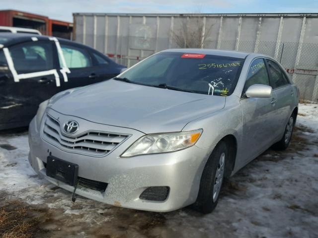 4T1BF3EK1BU642527 - 2011 TOYOTA CAMRY BASE SILVER photo 2