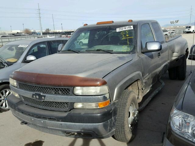 1GCJK39G11E307777 - 2001 CHEVROLET SILVERADO TAN photo 2