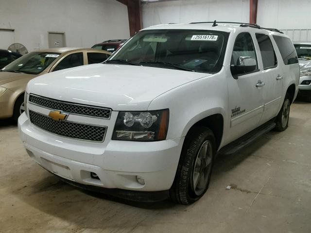 1GNSCHE06DR166992 - 2013 CHEVROLET SUBURBAN C WHITE photo 2