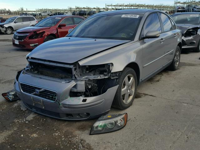 YV1MH682062151463 - 2006 VOLVO S40 T5 GRAY photo 2