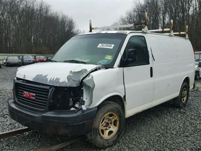 1GTFG15T261136888 - 2006 GMC SAVANA G15 WHITE photo 2