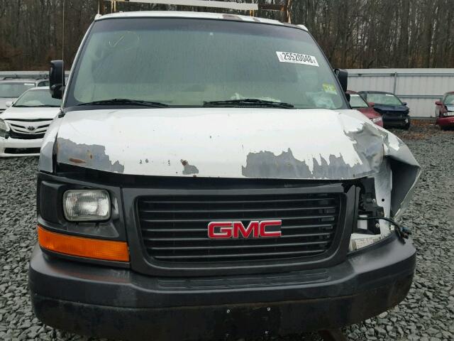 1GTFG15T261136888 - 2006 GMC SAVANA G15 WHITE photo 9