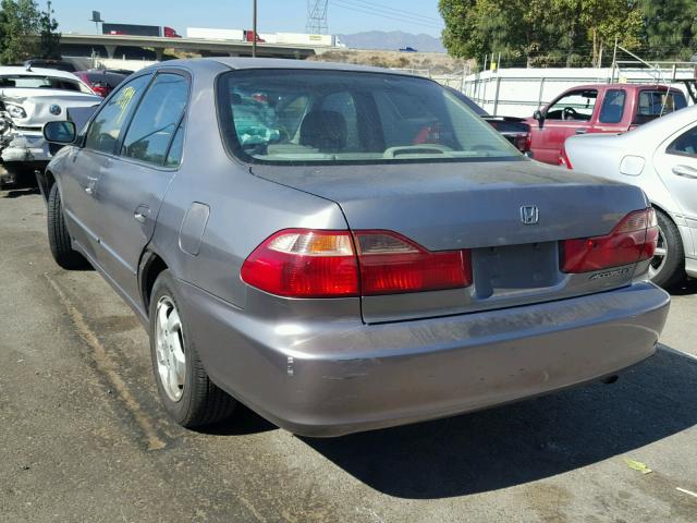 1HGCG6688YA066358 - 2000 HONDA ACCORD EX GRAY photo 3