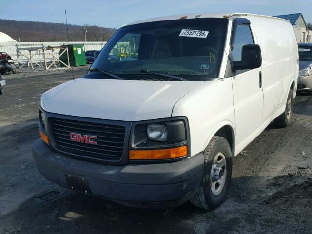 1GTEG15X031143011 - 2003 GMC SAVANA G15 WHITE photo 2