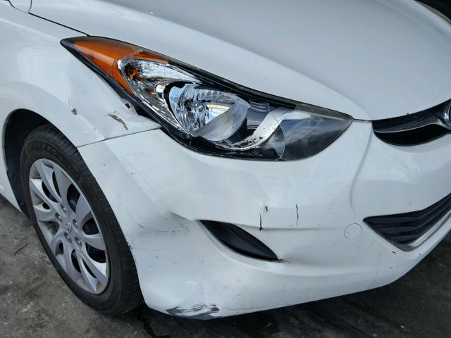 5NPDH4AE3CH124671 - 2012 HYUNDAI ELANTRA GL WHITE photo 9