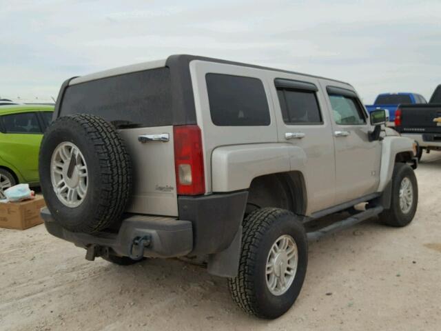 5GTDN136768322730 - 2006 HUMMER H3 SILVER photo 4