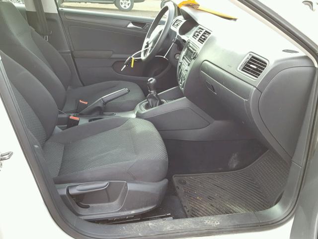 3VW1K7AJ3CM428142 - 2012 VOLKSWAGEN JETTA BASE 白色 照片 5