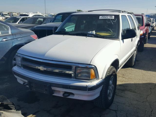 1GNDT13W1S2115557 - 1995 CHEVROLET BLAZER WHITE photo 2