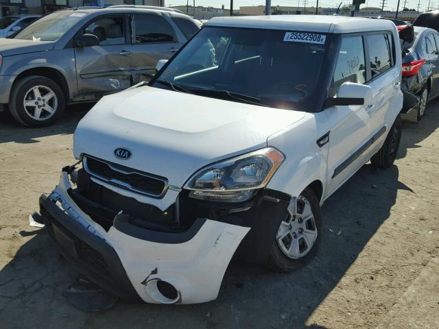 KNDJT2A57C7475870 - 2012 KIA SOUL WHITE photo 2