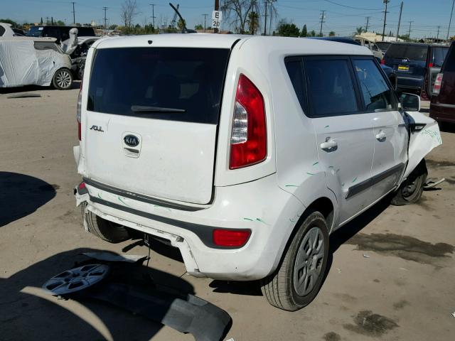 KNDJT2A57C7475870 - 2012 KIA SOUL WHITE photo 4