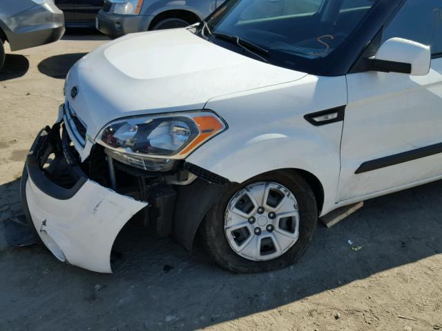 KNDJT2A57C7475870 - 2012 KIA SOUL WHITE photo 9