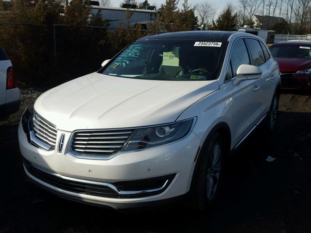 2LMTJ8LP3GBL36946 - 2016 LINCOLN MKX RESERV WHITE photo 2