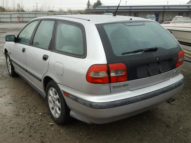 YV1VW2559YF533388 - 2000 VOLVO V40 SILVER photo 3