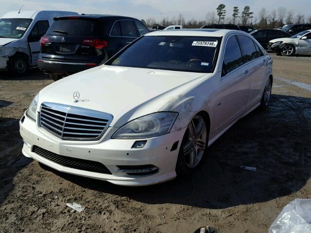 WDDNG7DB8CA419725 - 2012 MERCEDES-BENZ S 550 WHITE photo 2