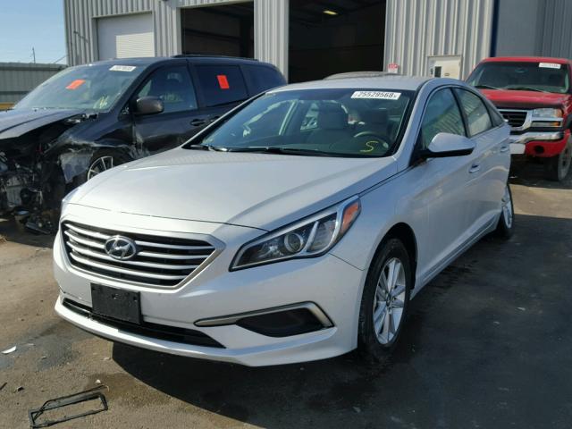 5NPE24AFXHH569463 - 2017 HYUNDAI SONATA SE SILVER photo 2