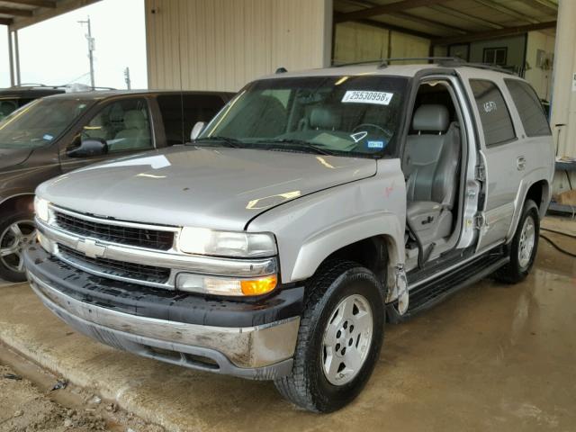 1GNEC13T55J151742 - 2005 CHEVROLET TAHOE C150 SILVER photo 2