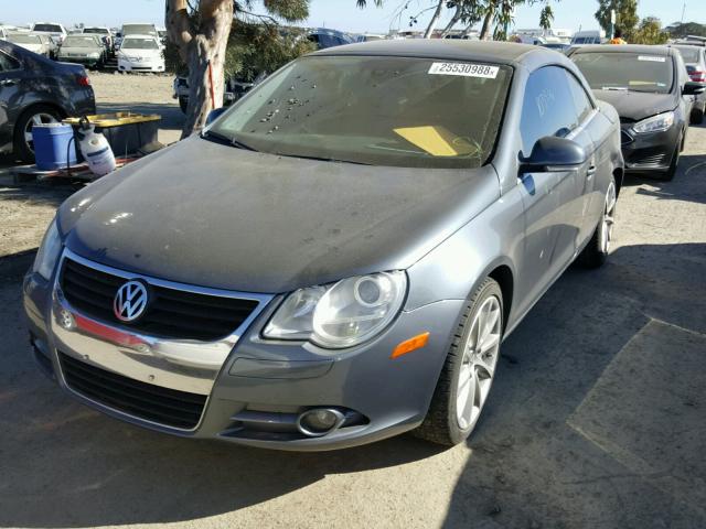 WVWDA71F87V053004 - 2007 VOLKSWAGEN EOS 2.0T S GRAY photo 2