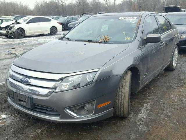 3FADP0L33AR262749 - 2010 FORD FUSION HYB GRAY photo 2