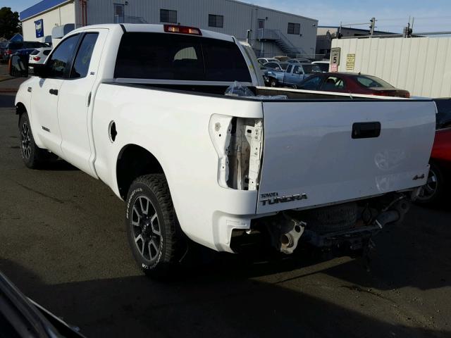 5TFRY5F17AX097185 - 2010 TOYOTA TUNDRA DOU WHITE photo 3